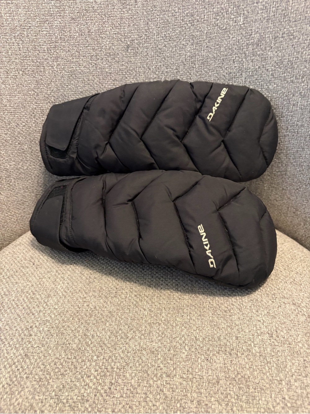 DAKINE- black, size small Tundra Gore-Tex Mitten,